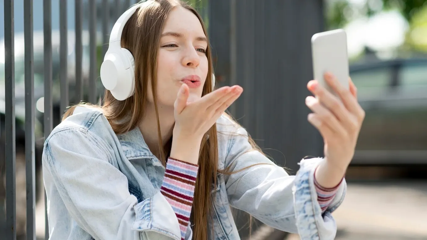 Twitter for Music Recommendations: Building Playlists and Discovering New Tunes